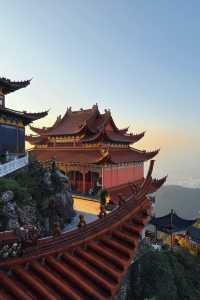 被這座懸浮在峭壁之上的天上宮闕給美到了。