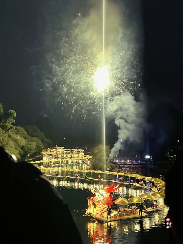 遇龍河畔，金龍巡遊震撼來襲！。