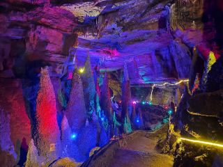 Zizhong County's Shengling Mountain Grand Karst Cave