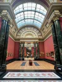 Exploring the National Gallery in London