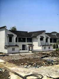 重元寺門口竟然有商業街，簡直絕了  項目由唐人山水文旅操刀，依託重元寺商業街的復古建築，搖身一