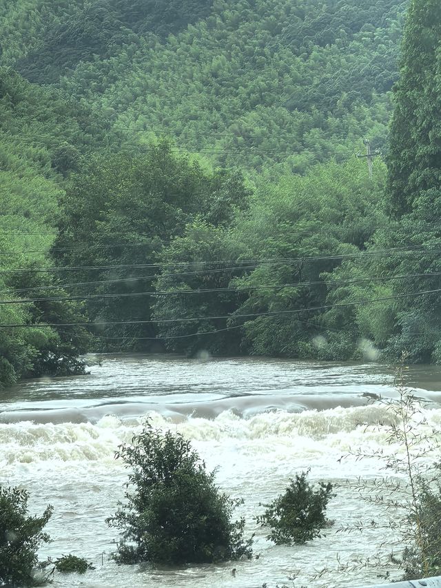 繼承「王位」，雨後初晴時，雲海翻騰