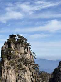 雲端與水岸的碰撞，奇峰與古鎮的結合