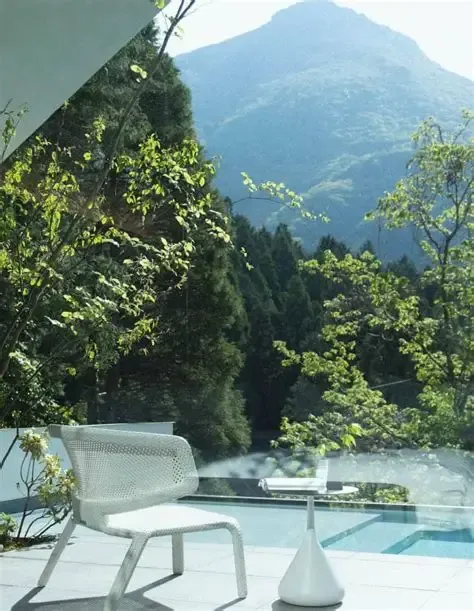 由布院風光，山頂空中泳池等你來