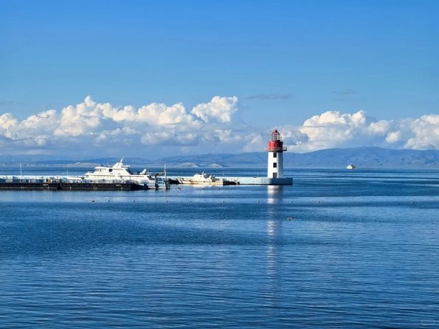 避開人潮，打卡湛藍湖海與金黃草原