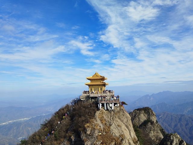 老君仙山，紫氣呈祥