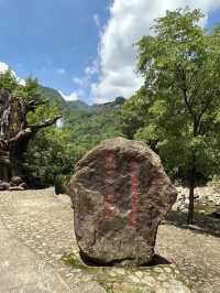 浙南秘境龍灣潭在千米懸空棧道看絕美飛瀑