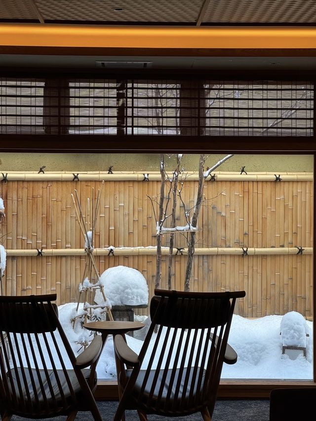 雪景溫泉天花板在這