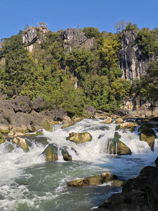 終於來到課本裡的黃果樹瀑布! 終於來到課本裡的黃果樹瀑布!