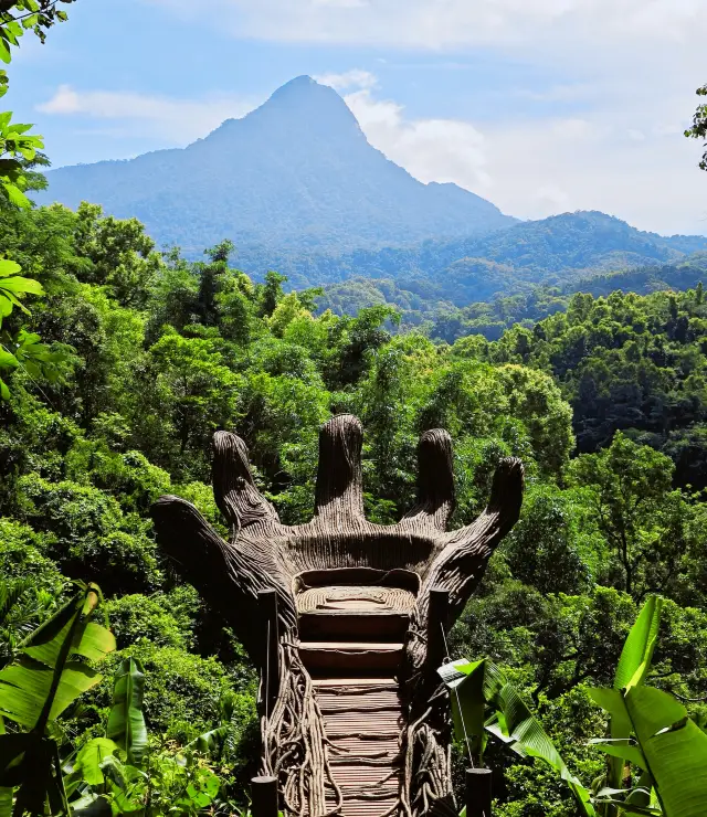 Fangnuo Village in Wuzhishan｜A Secluded Cabin Hidden in the Rainforest