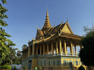 ทริปพนมเปญ 5 วัน: พระราชวัง วัดวาอาราม เดินป่า ตลาด อาหารท้องถิ่น และเกาะผ้าไหม