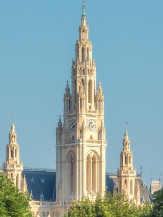 Travel across Europe with friends – a high-energy, hassle-free trip