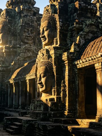 カンボジア・バイヨン寺院｜216の微笑みに包まれて！クメールの微笑み