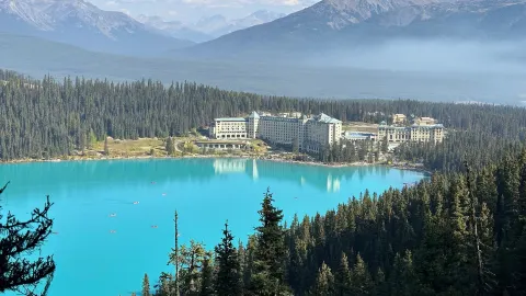 ロッキーマウンテニア号で祝う金婚式の旅 — traveler post in カムループス