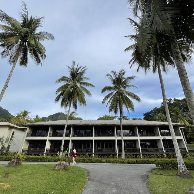 Take a break in Damai Beach Resort Santubong!