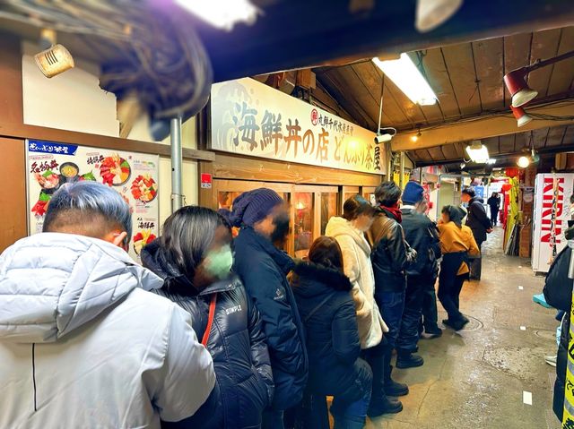 札幌「二条市場」搜尋美食 人氣海鮮丼飯店「どんぶり茶屋」