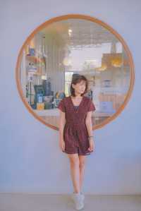 The Coffee Library & Co คาเฟ่กลางนา