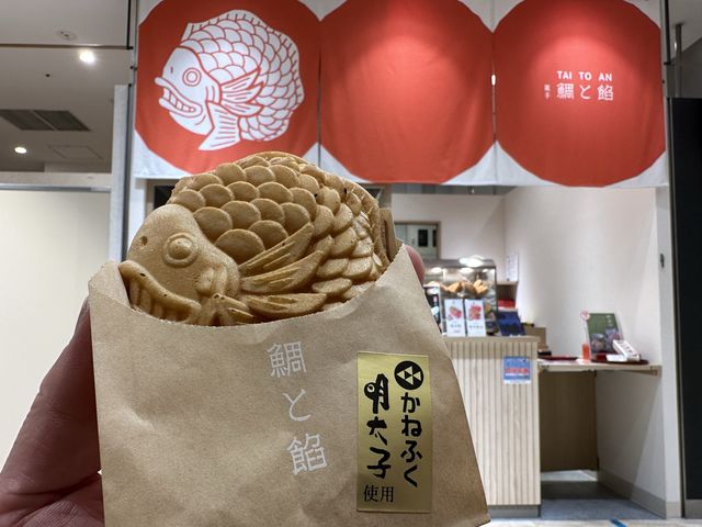 福岡・博多駅。マイングで『めんたい焼き』の焼き立てば食べてみらんね！『鯛と餡』