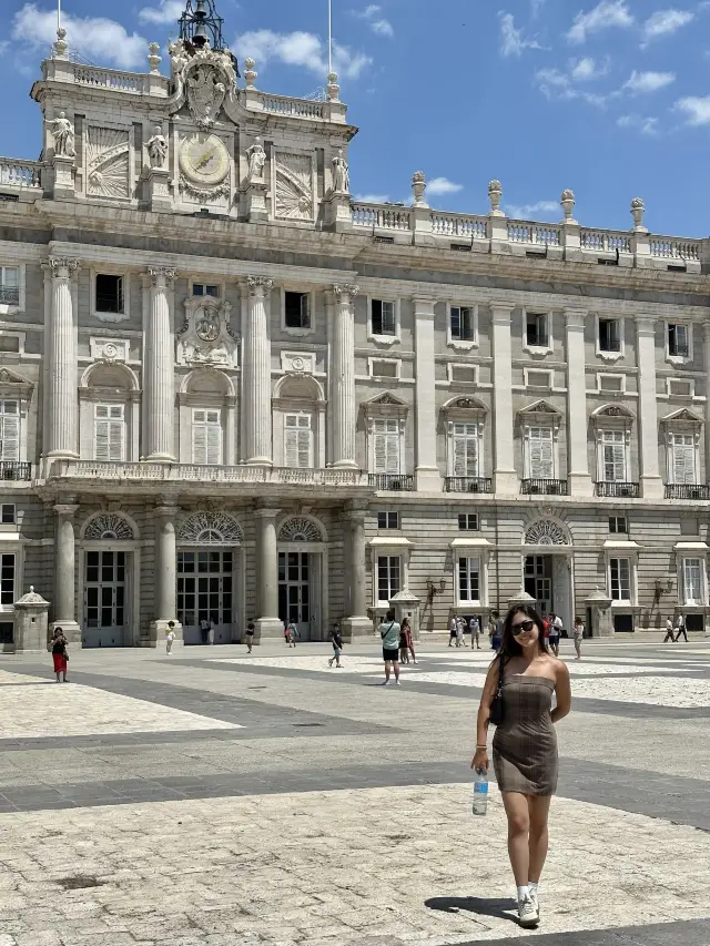 a beautiful palace in Madrid 😍🏰👑