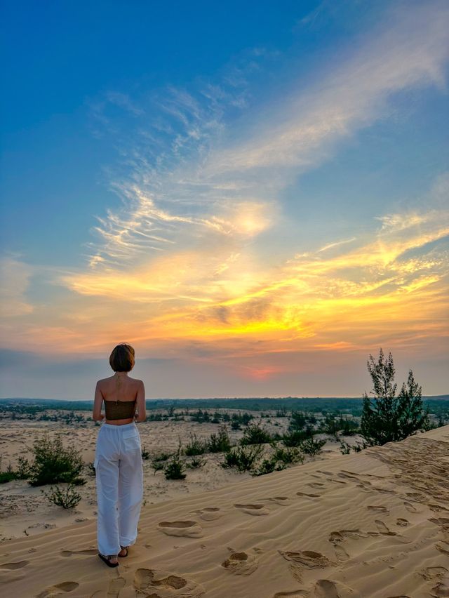 베트남 하얀 모래의 사막에서 해돋이 보기🌄