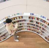 Library @ Orchard ห้องสมุดสิงคโปร์สุดเก๋ 