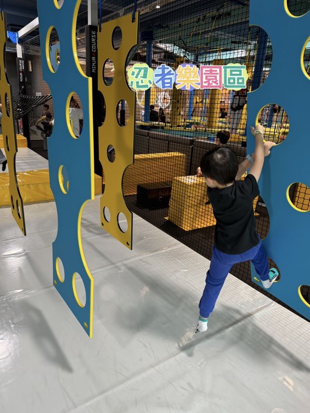 30,000呎超大嘅室內歷險樂園