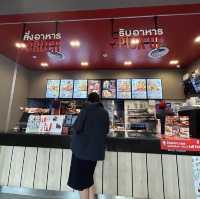 KFC สาขาเสรีไทย กร๊อบ กรอบ