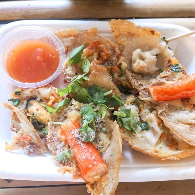 ตลาดน้ำคลองลัดมะยม อาหารอร่อย อิ่มฟิน