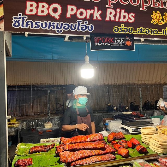 เดินเล่น ช้อปกินเที่ยว ที่จอมเทียน ไนท์มาร์เก็ต 