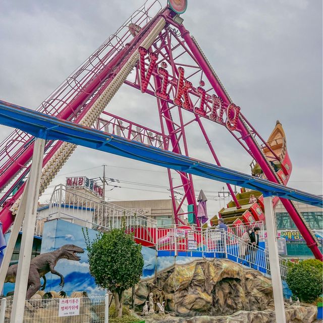 레트로 감성을 느낄 수 있는 놀이공원 🎡