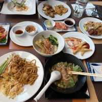 บุฟเฟต์ใบหยก ฉลองวันเกิดมีเซอร์ไพรส์เค้กให้