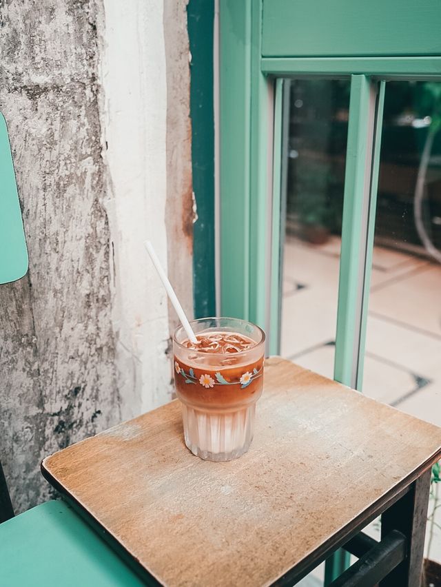 懷舊工業風Cafe配高樓底