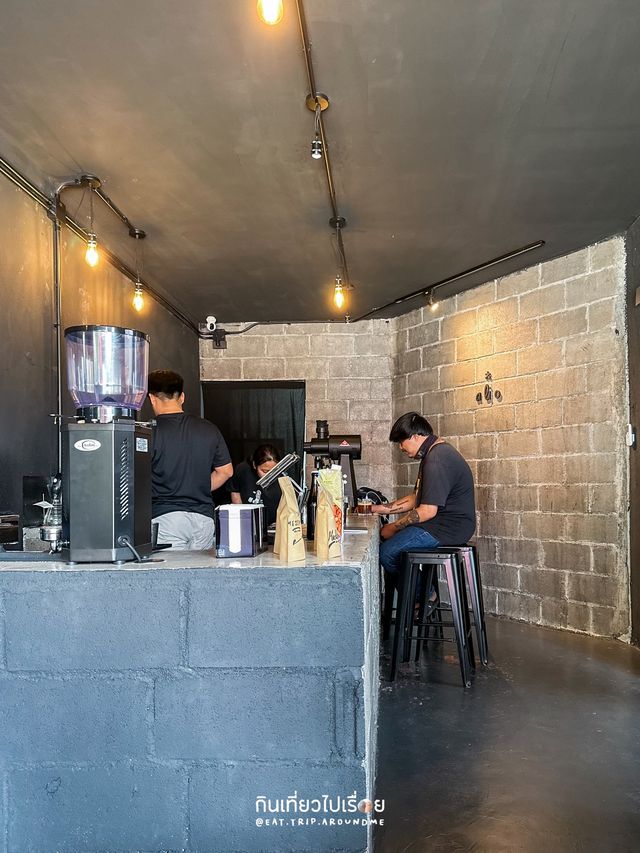 alio slow bar ร้านกาแฟโทนสีดำชิคๆในเชียงราย
