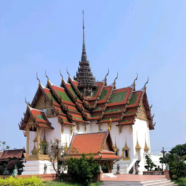 Visit all the popular temples of Thailand in One Place