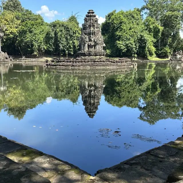 Neak Pean Buddhist temple 🛕