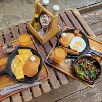 พักผ่อนท่ามกลางธรรมชาติที่ The birder's lodge 