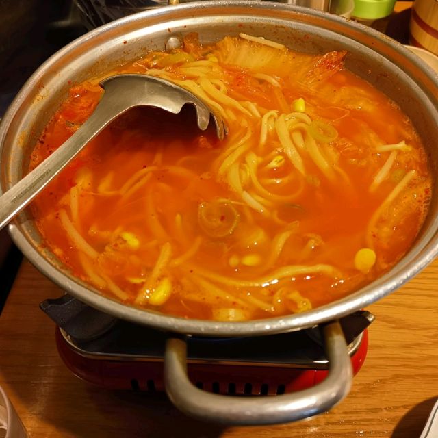 韓國首爾超好吃的豬腳店