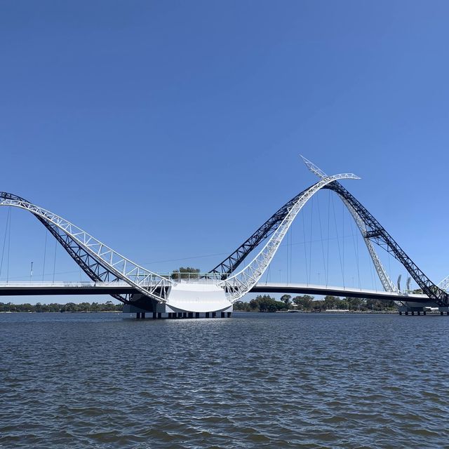 Perth | Stunning view of Matagarup Bridge at City View Cafe 