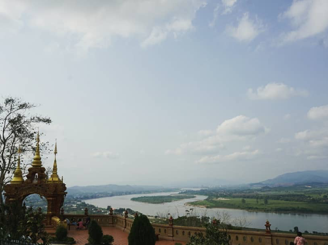 วัดพระธาตุผาเงา