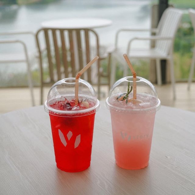 W STORY คาเฟ่สไตล์มินิมอลขาวคลีนโซคิ้วท์