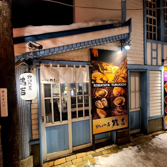 路地に入ったらコジャレたお店が立ち並ぶ【小樽出抜小路】✨