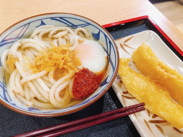 台北｜人氣麵食店🍜🥚🌶️➕🐠🦑丸亀製麵 Citylink松山店 烏龍麵餐廳