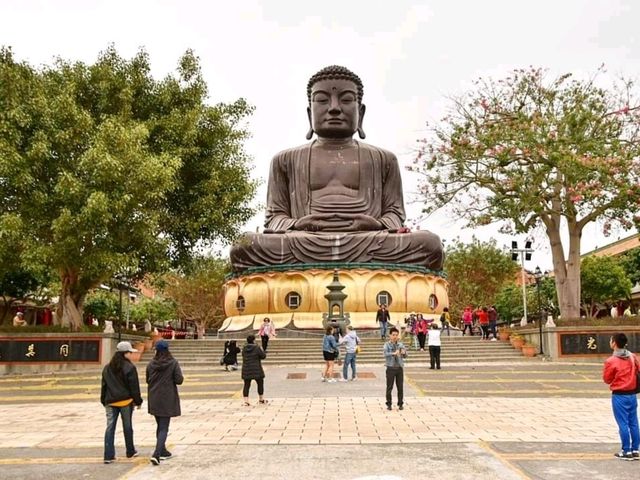 장화 시내를 인자하게 바라보는 팔괘산대불 八卦山大佛