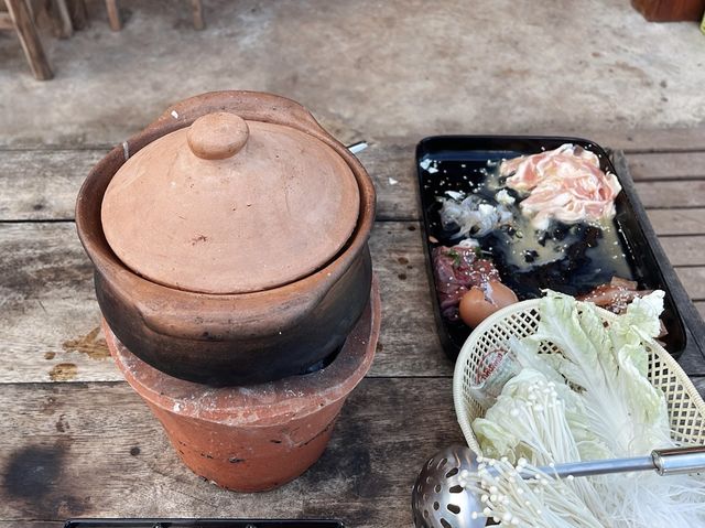 ร้านหมูจุ่มแห่งเดียวของอำเภอกัลยาณิวัฒนา 