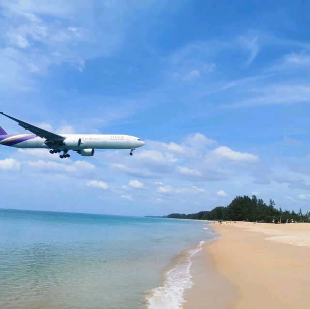 ท้องฟ้าสวย น้ำทะเลใส ที่หาดในยาง 