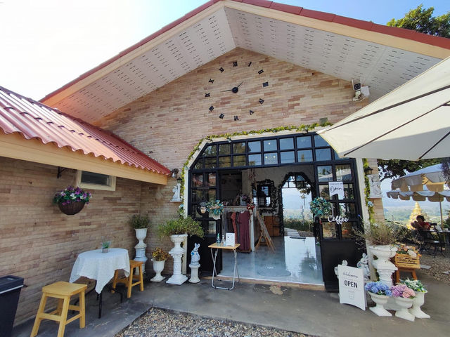 คาเฟ่บนเนินเขา บรรยากาศสุดชิล ⛰️