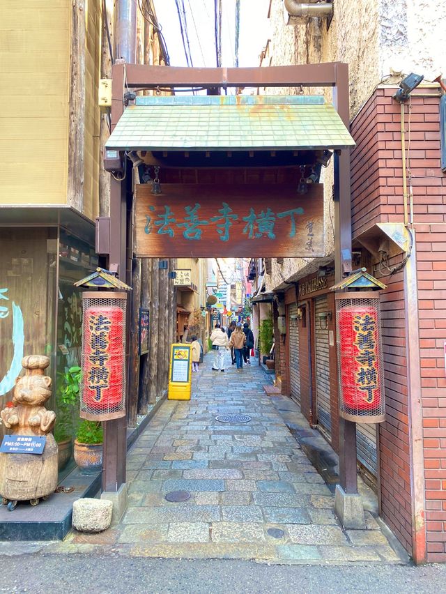 道頓堀近くで路地裏観光