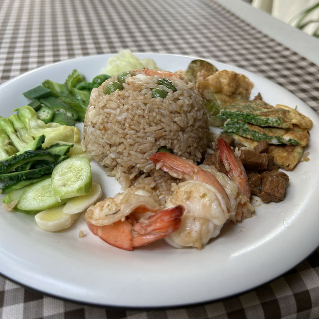 ข้าวผัดน้ำพริกกุ้งสด ร้าน Hemlock Art 🤤