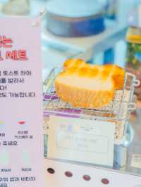 ❤️빨간 하트 가득한 통창 세화 해수욕장뷰 카페 [텐더럽]🥐