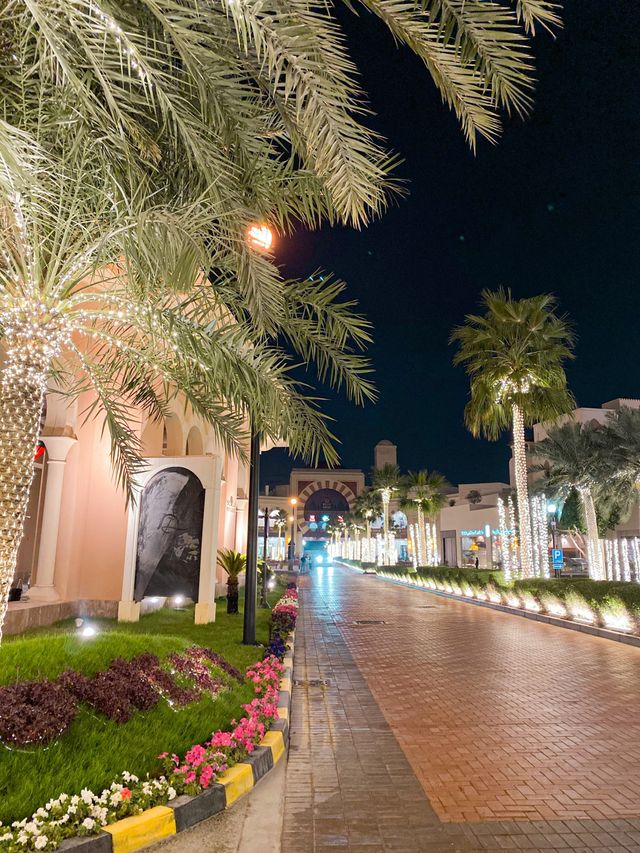 Luxurious Pearl Island in Doha at night 